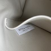 Bottega Veneta Concert Pouch Intrecciato nappa leather Chalk/dark red - 6