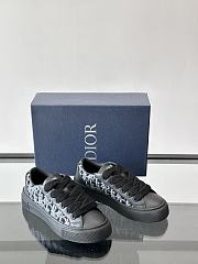 Dior B33 Sneakers offers a fresh 04 - 4