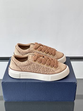 Dior B33 Sneakers offers a fresh 02