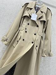 Dior trench coat features a lapel and belt 02 - 4