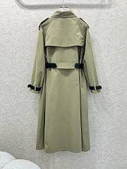 Dior trench coat features a lapel and belt 01 - 4