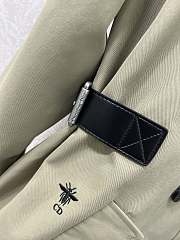 Dior trench coat features a lapel and belt 01 - 3