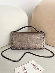 Valentino Garavani Rockstud Chain Wallet 03 - 1
