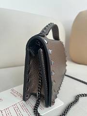 Valentino Garavani Rockstud Chain Wallet 03 - 5