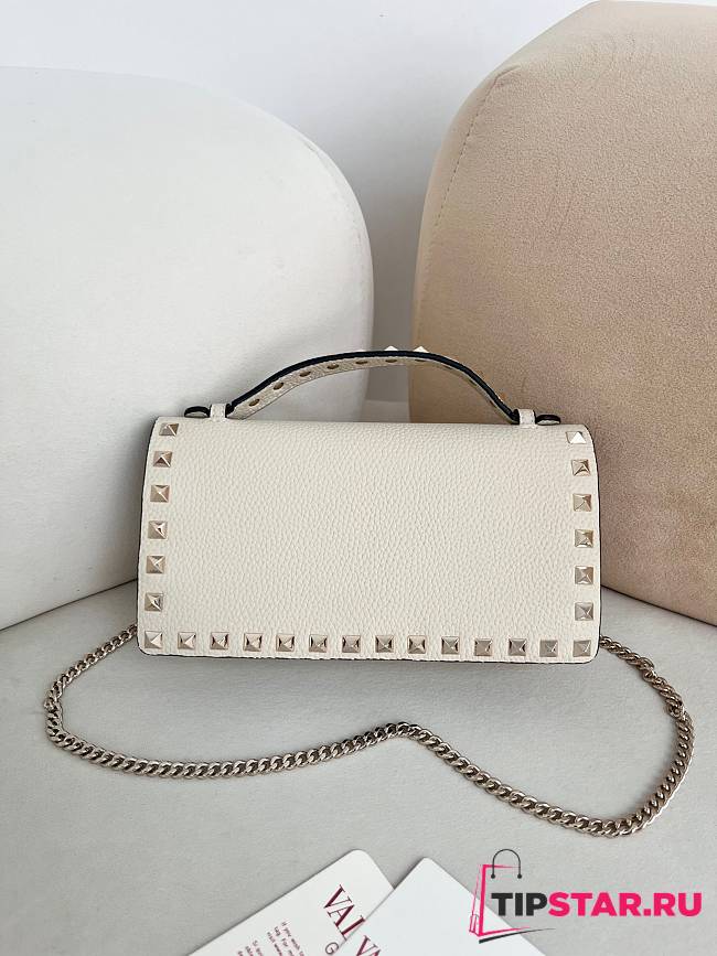 Valentino Garavani Rockstud Chain Wallet 02 - 1