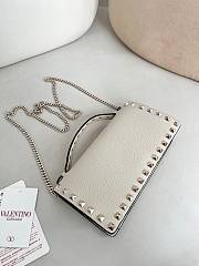 Valentino Garavani Rockstud Chain Wallet 02 - 3