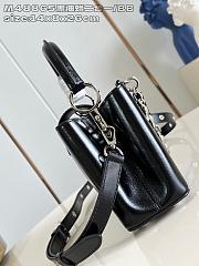 Louis Vuitton Capucines East-West In Black Size 26x14x8 cm - 6