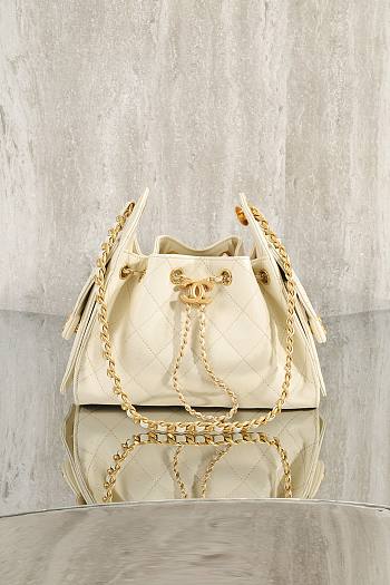 Chanel 25s hobo bag caviar leather in white