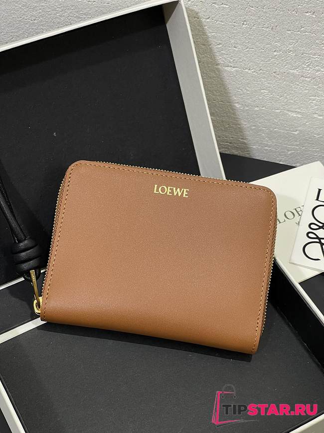 Loewe Zipped coin purse in shiny nappa calfskin brown - 1