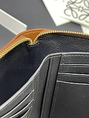 Loewe Zipped coin purse in shiny nappa calfskin brown - 5