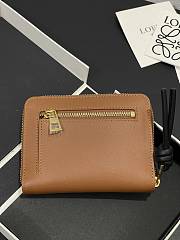 Loewe Zipped coin purse in shiny nappa calfskin brown - 3