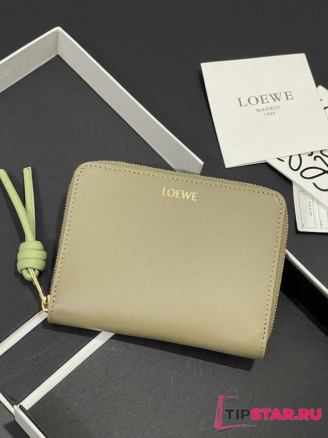 Loewe Zipped coin purse in shiny nappa calfskin green - 1