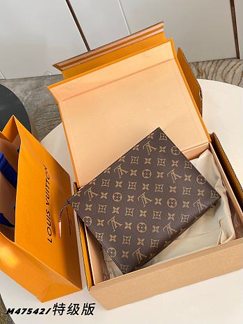Louis Vuitton Poche Toilette Monogram M47542