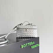 Bottega Veneta Bang Bang Vanity case in Intrecciato wood-embossed silver - 1