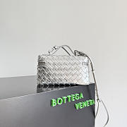 Bottega Veneta Bang Bang Vanity case in Intrecciato wood-embossed silver - 6