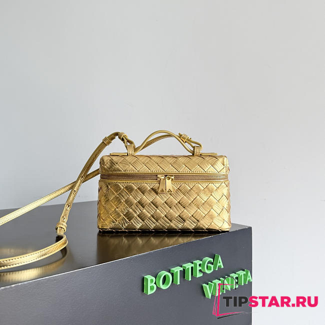 Bottega Veneta Bang Bang Vanity case in Intrecciato wood-embossed gold - 1