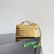 Bottega Veneta Bang Bang Vanity case in Intrecciato wood-embossed gold - 6