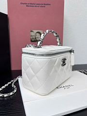 Chanel Long vanity with top handle in lambskin white - 6