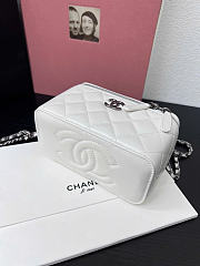 Chanel Long vanity with top handle in lambskin white - 5