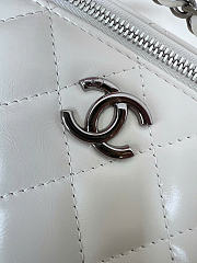 Chanel Long vanity with top handle in lambskin white - 4