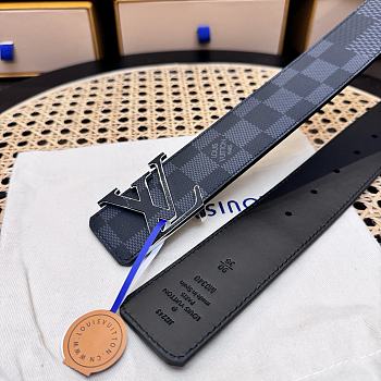 Louis Vuitton Initials 40 mm Taurillon leather belt damier