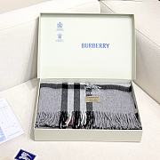 Burberry Shawl features embroidered equestrian motifs 03 - 3