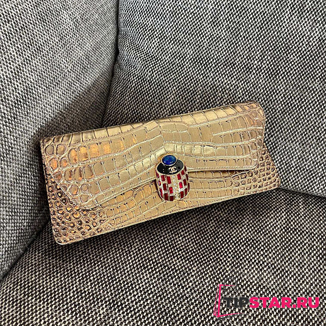Rare Chanel 19A Crocodile Embossed Gold - 1