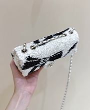Chanel Flap Bag in Sequins Metallic accents white - 4