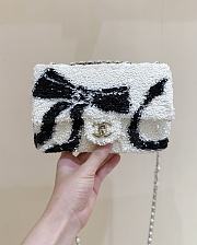 Chanel Flap Bag in Sequins Metallic accents white - 2