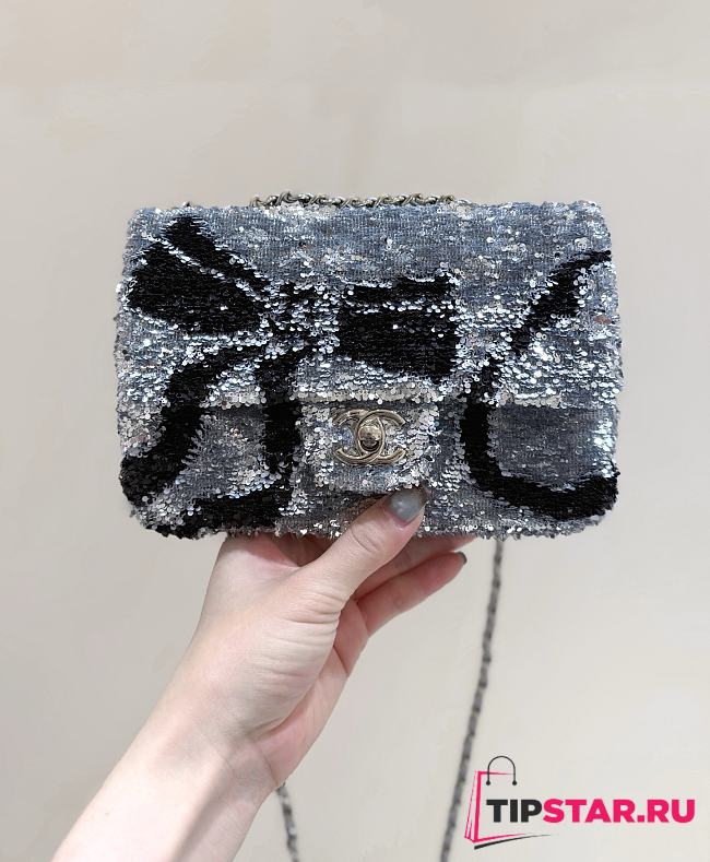 Chanel Flap Bag in Sequins Metallic accents blue - 1