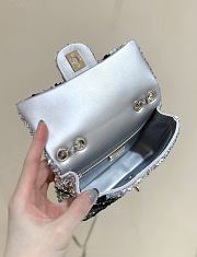 Chanel Flap Bag in Sequins Metallic accents blue - 3