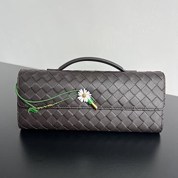 Bottega Veneta Flower Charm Andiamo Long Clutch In Fondant
