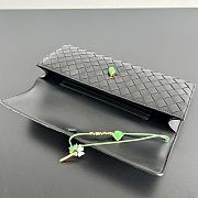 Bottega Veneta Flower Charm Andiamo Long Clutch In Black - 2