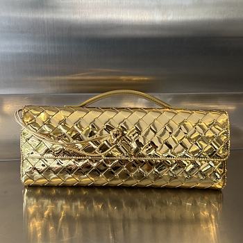 Bottega Veneta Andiamo Clutch Top handle clutch in Intrecciato laminated leather gold