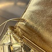 Bottega Veneta Andiamo Clutch Top handle clutch in Intrecciato laminated leather gold - 5