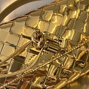 Bottega Veneta Andiamo Clutch Top handle clutch in Intrecciato laminated leather gold - 2