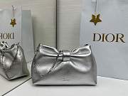 Jonathan Anderson Dior Bow Bag In Silver Size 26 - 1