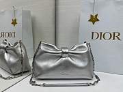 Jonathan Anderson Dior Bow Bag In Silver Size 26 - 5