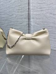 Jonathan Anderson Dior Bow Bag In White Size 26 - 4