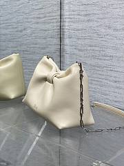 Jonathan Anderson Dior Bow Bag In White Size 26 - 3