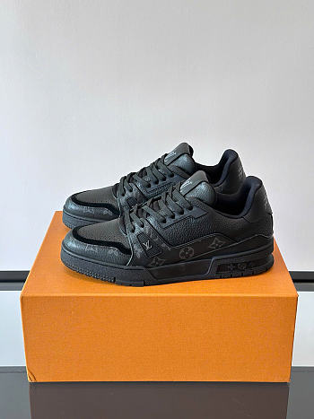 Louis Vuitton Trainer Sneakers in Black