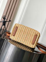 Louis Vuitton Capucines BB bag in Color Tan Brown - 5