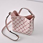 Gucci GG Emblem small bucket bag pink leather trim - 3