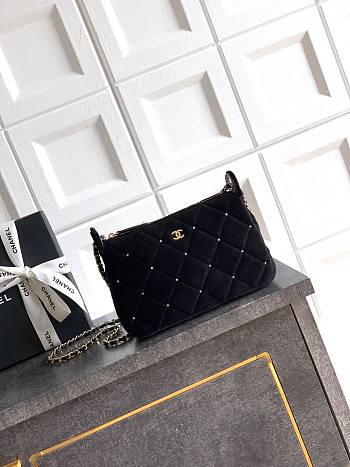 Chanel Clutch with Chain Velvet, gemstones & gold-plated metal black