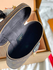 Louis Vuitton Vanity Chain Pouch Monogram Reverse Canvas M47125 - 6