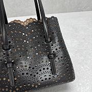 Alaia Mina 25 laser-cut leather tote black - 5