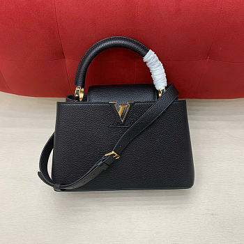 Louis Vuitton Capucines MM Taurillon leather black