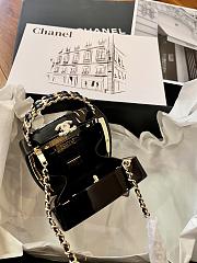 Chanel Fall-Winter 2025/26 Pre-Collection Makeup Palette Minaudiere - 2