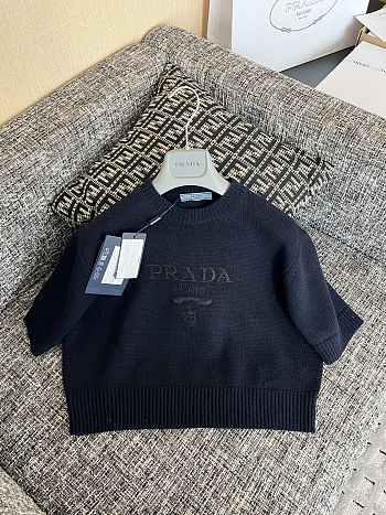 Prada logo-intarsia cropped wool sweater black