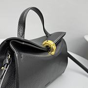 Jacquemus Valérie Small folded bag 01 - 5